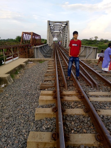 কোথায় ট্রেন